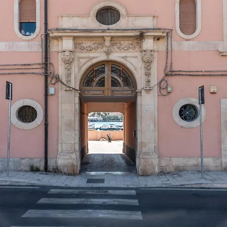 Fronte Mare In Palazzo D'epoca Apartmán
