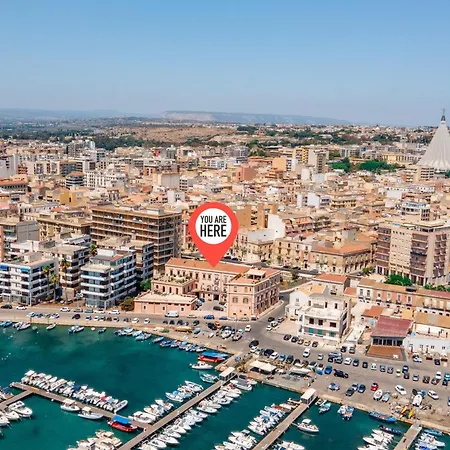 Fronte Mare In Palazzo D'epoca *